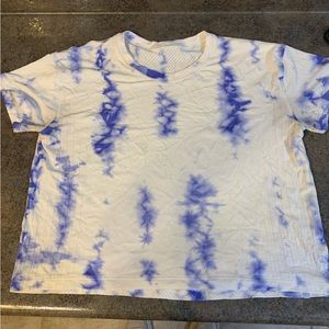 Lululemon crop. T shirt